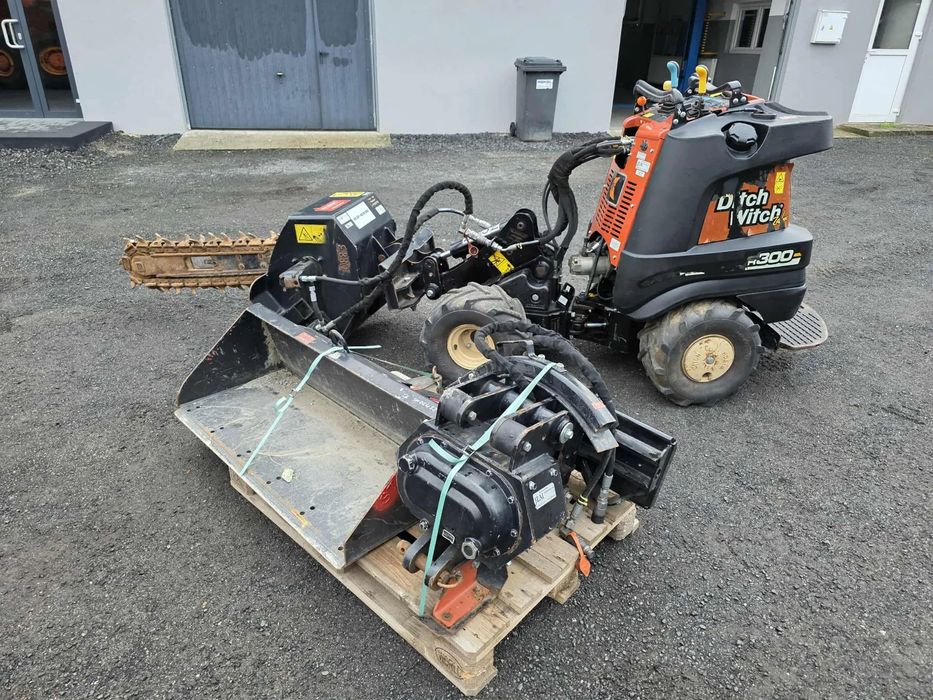 Ditch Witch R300