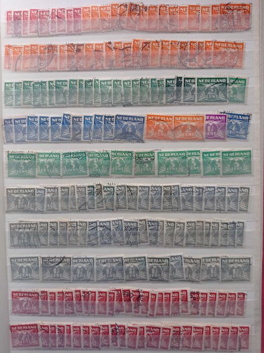 Znaczki pocztowe - Holandia - Nederland - 4533 sztuki + klaser.
