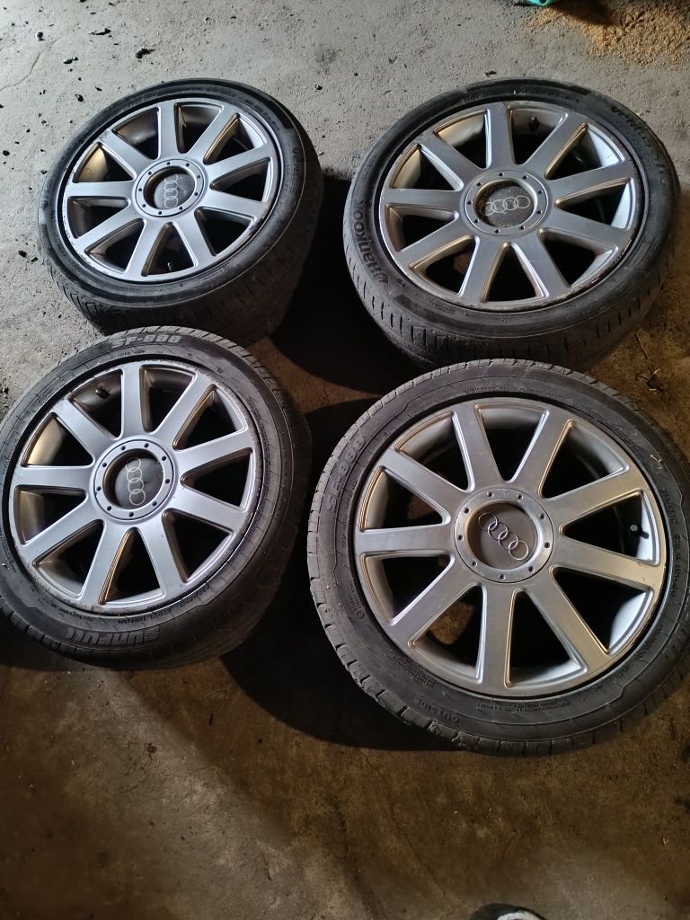 Komplet Felg Aluminiowych 17" Audi 5x112 z oponami letnimi.