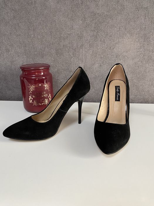 Туфлі на шпильці