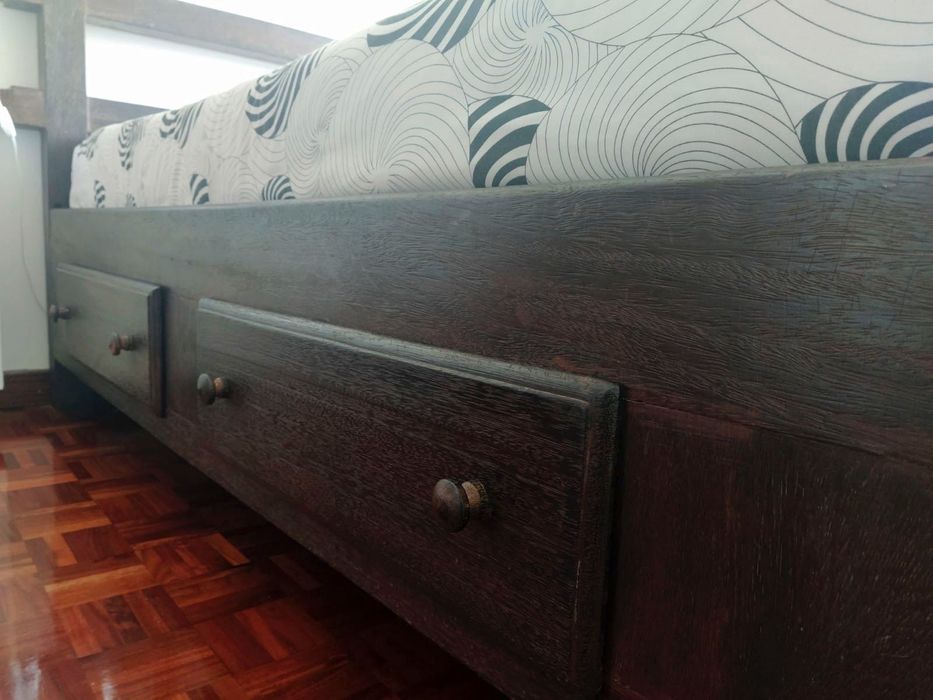 Cama de casal em madeira Peroba-rosa do Brasil