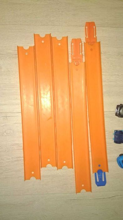 Машини Хотвилс и кинсмарт