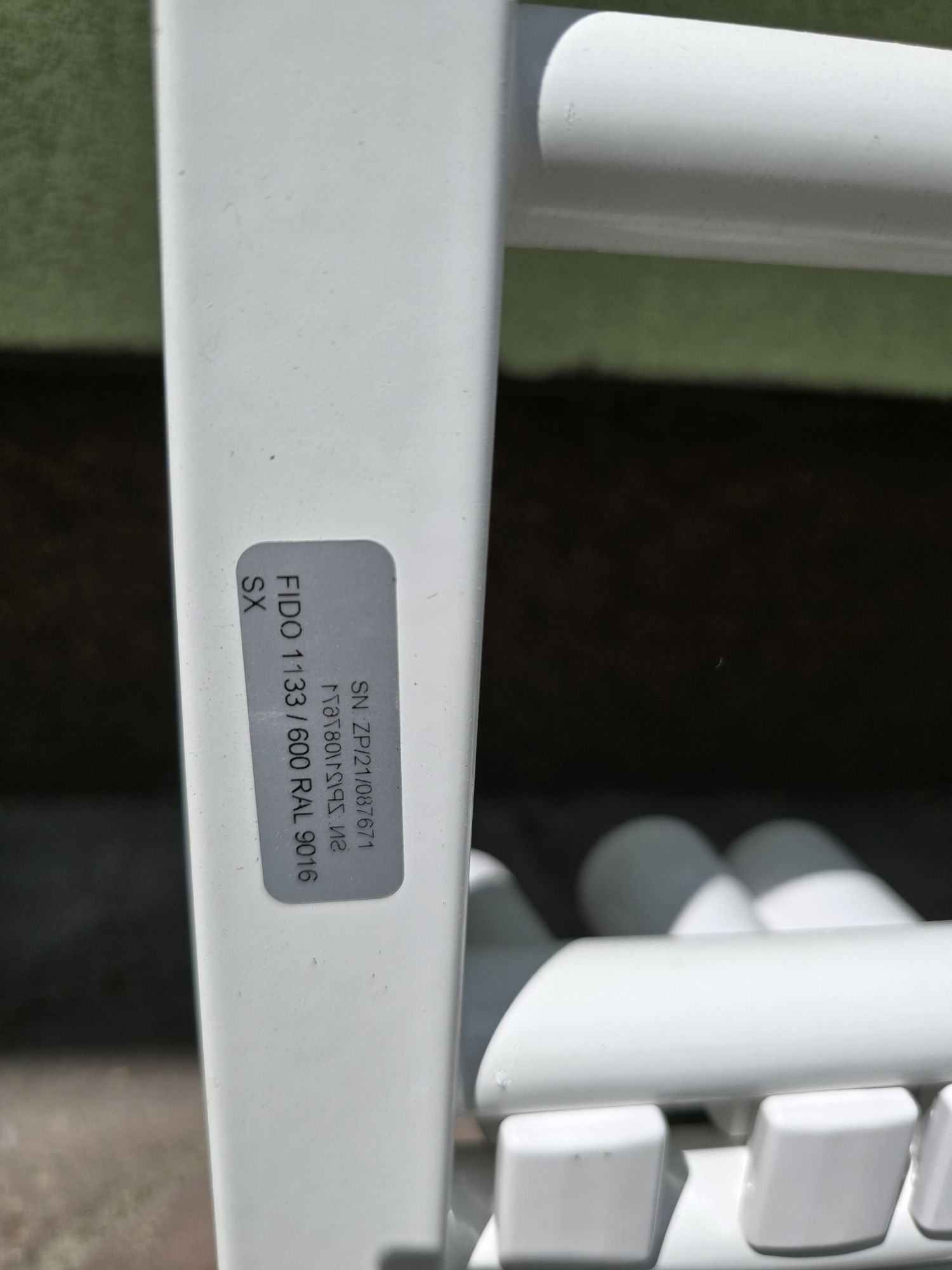 Grzejnik łazienkowy FIDO 1133/600 RAL 9016 2szt moc 590W