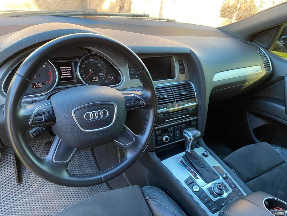 Продаю Audi Q7 2015 год  3.0 тди  Комплектация S line