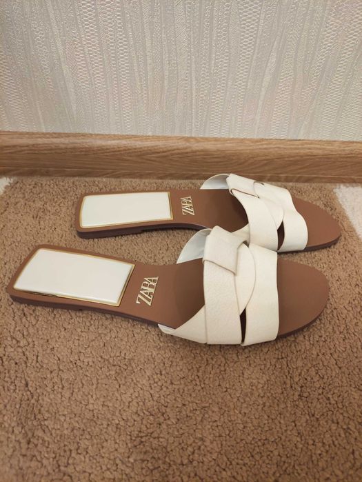 Шльопанці шкіряні Zara