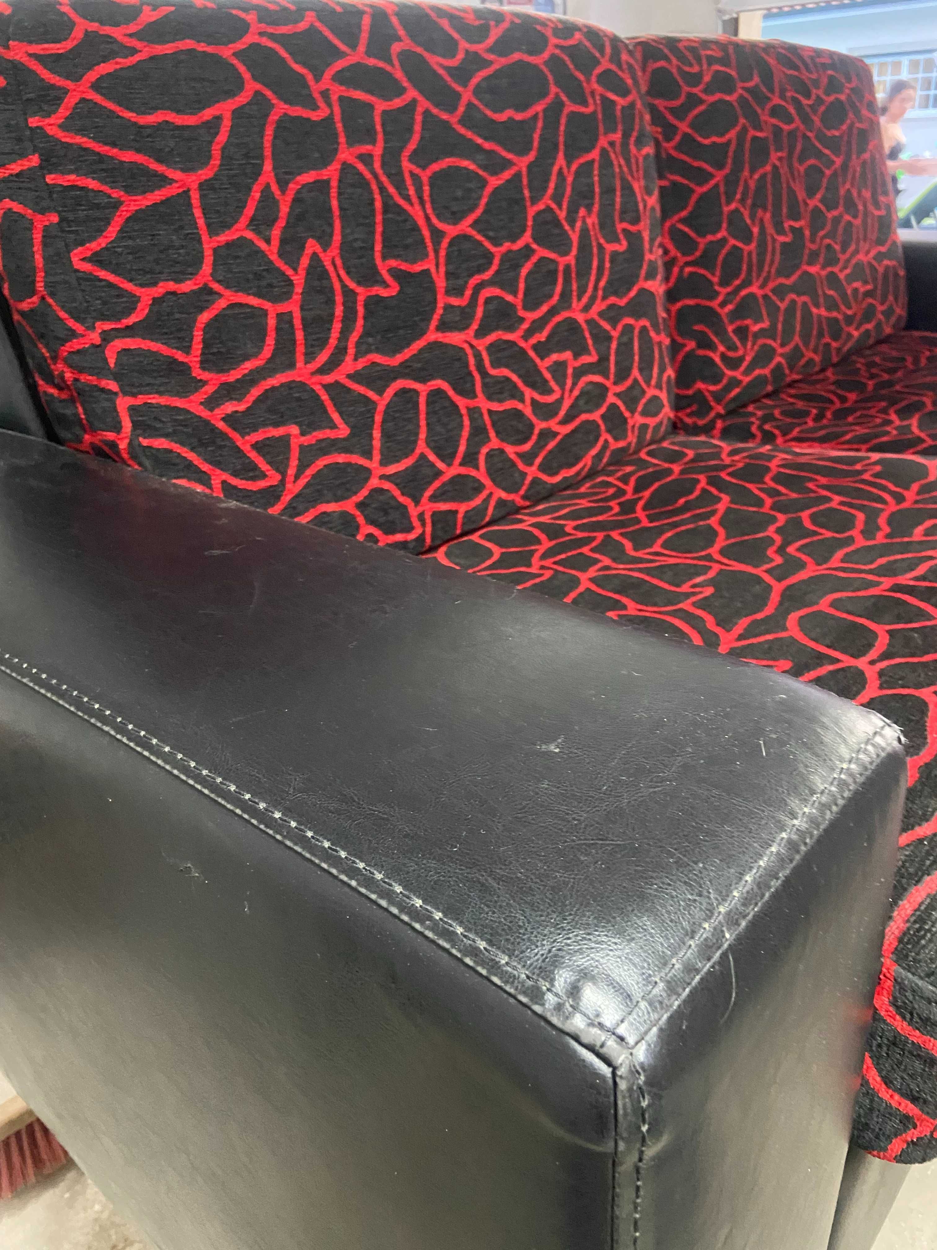 Sofás usados - Preto e vermelho