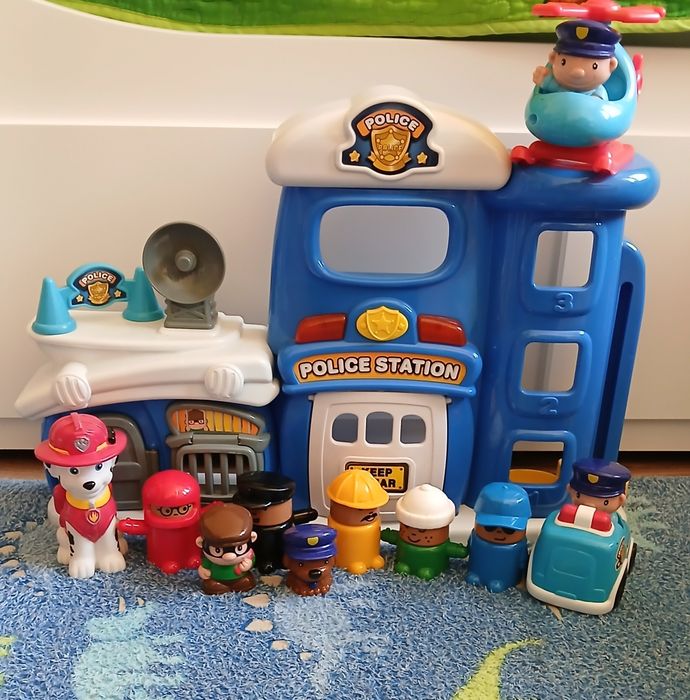 Posterunek policji plus figurki