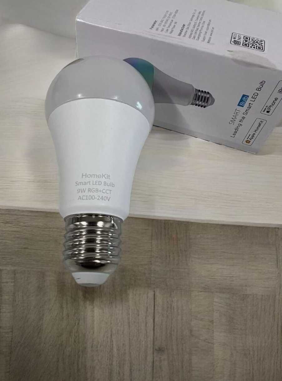 Розумна лампа підключається до смартфона через додаток wifi