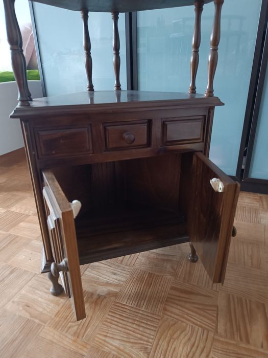 Móvel de canto madeira clássico