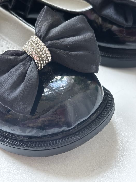 Туфли на девочку лаковые черные