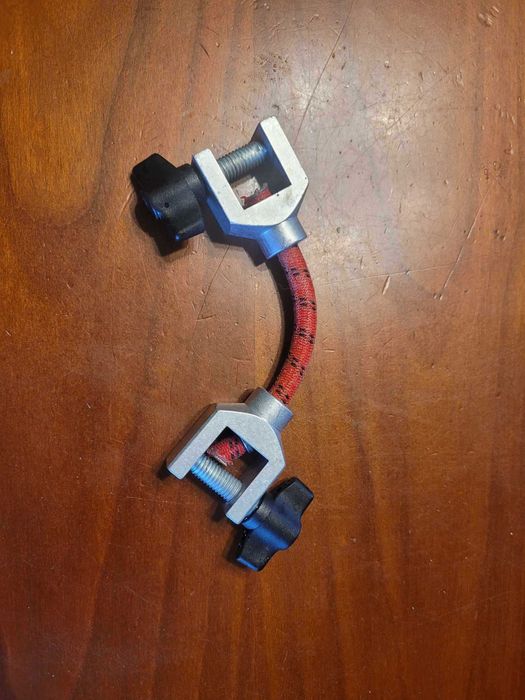 Łącznik dziobów nart