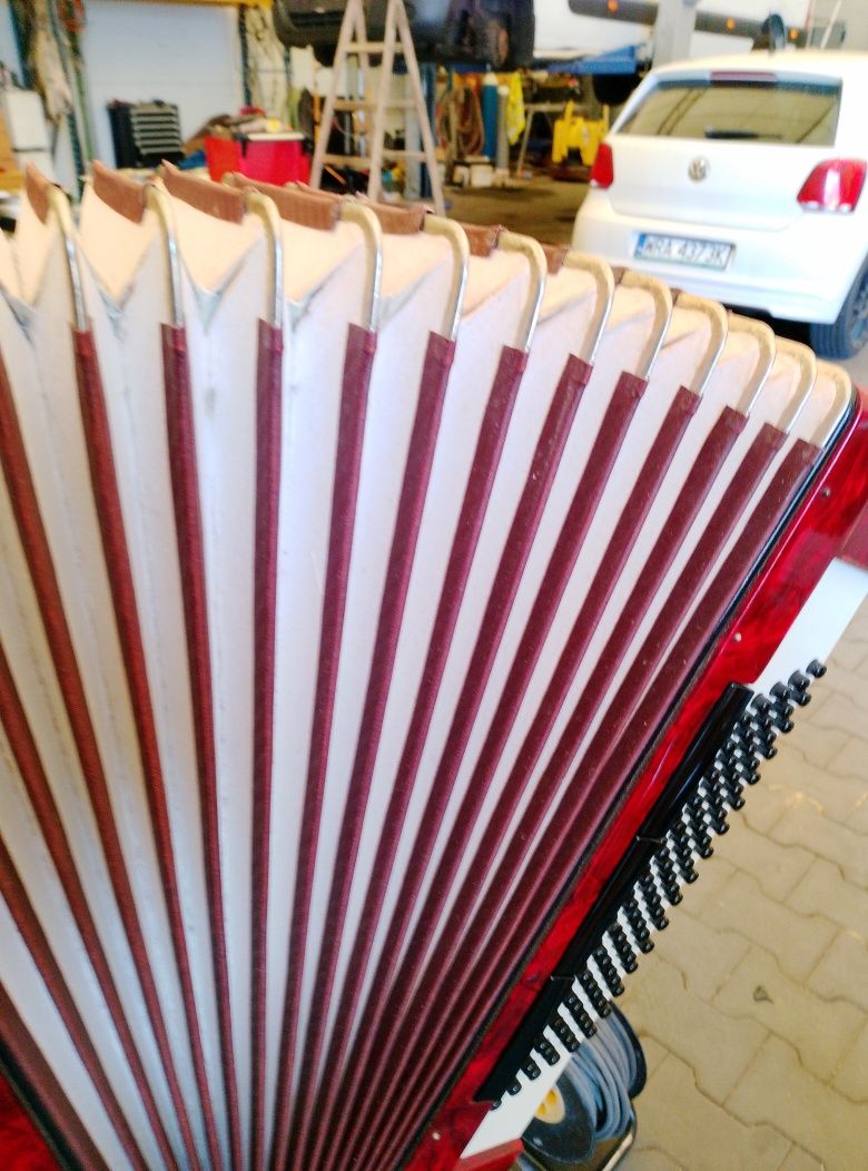 Akordeon Royal Standard 96 basy
