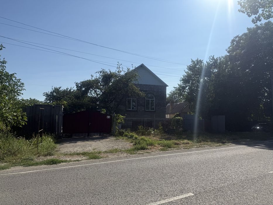 Двоповерховий будинок. Житло та бізнес