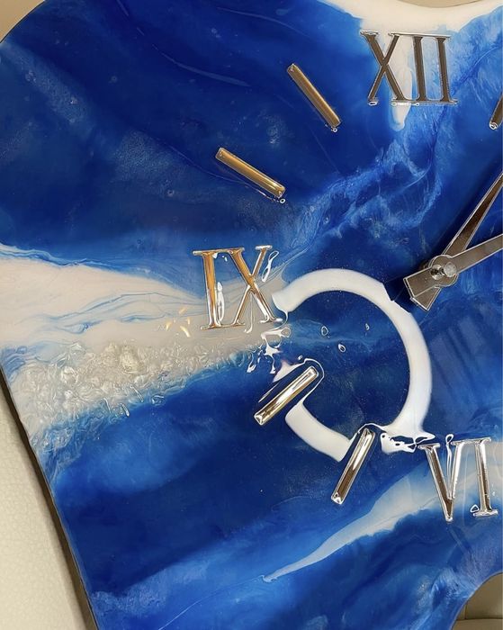 Годинник з епоксидної смоли