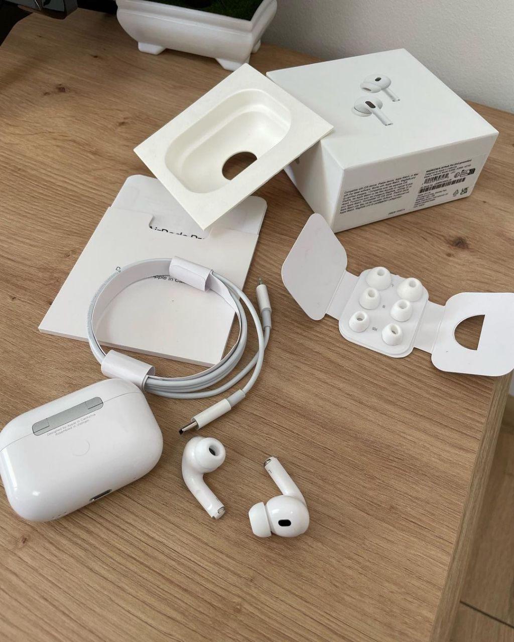 Нові Навушники Apple AirPods Pro 2 Gen 2024 Tupe C