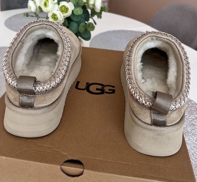 Ugg tag.        .