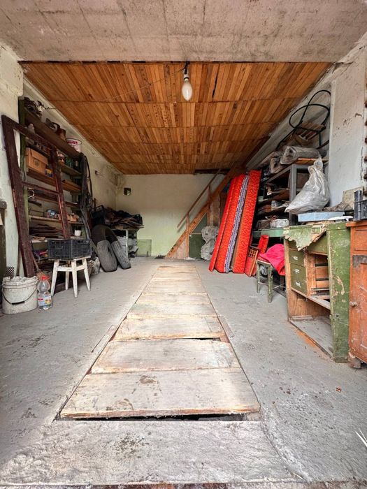 Продається гараж в 3 поверхи