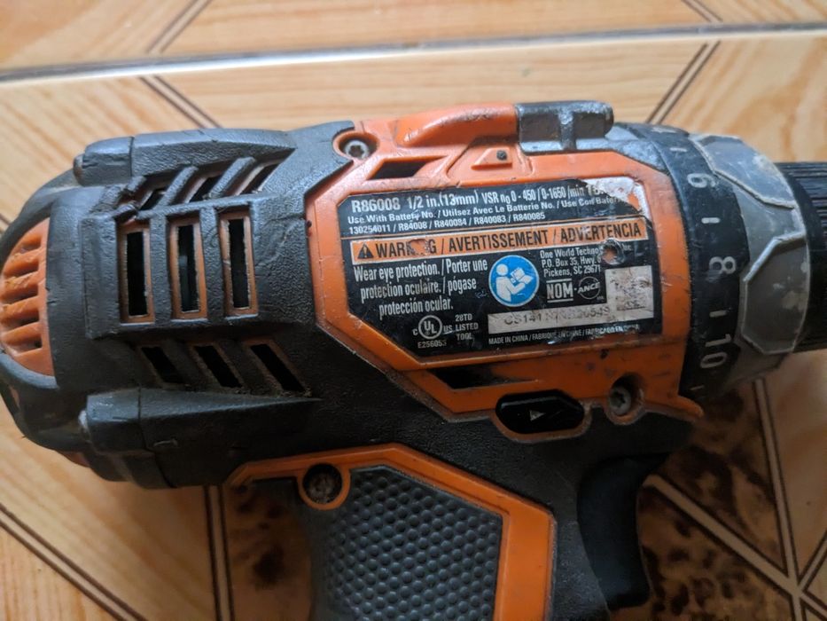 Хорошая дрель-шуруповерт Ridgid R86008 18V аккумулятор