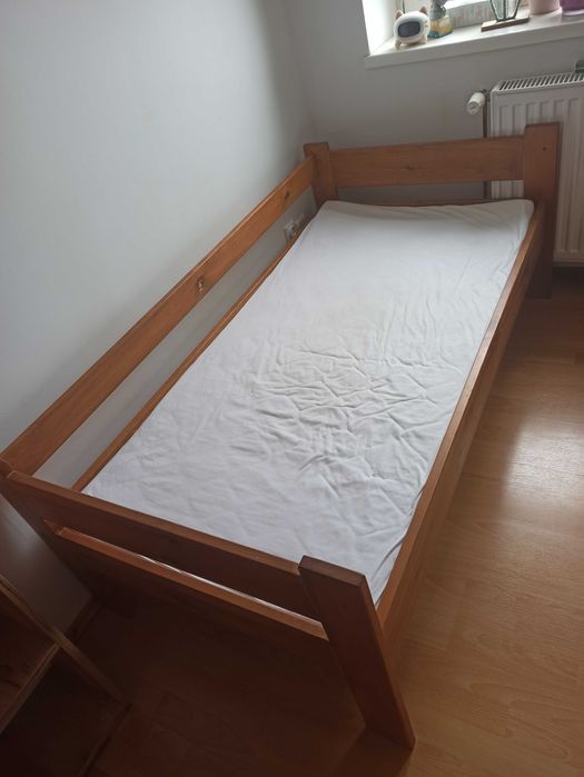 Łóżko drewniane dziecięce