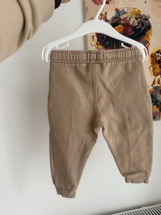 Zara bezowe spodnie 80