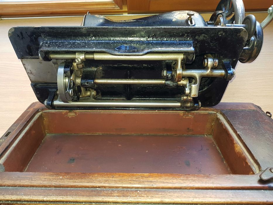 Ручная швейная машинка SINGER. 1908 г.! Антикварная.