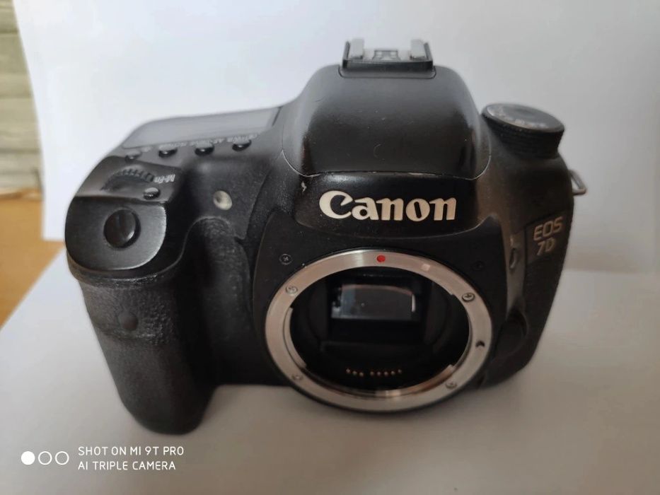 Canon EOS 7D ładowarka akumulator i karta CF