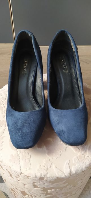 Czółenka granatowe 37