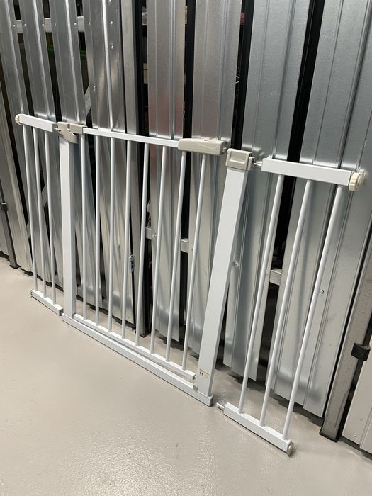 Bramka zabezpieczajace zwierzeta dzieci biała