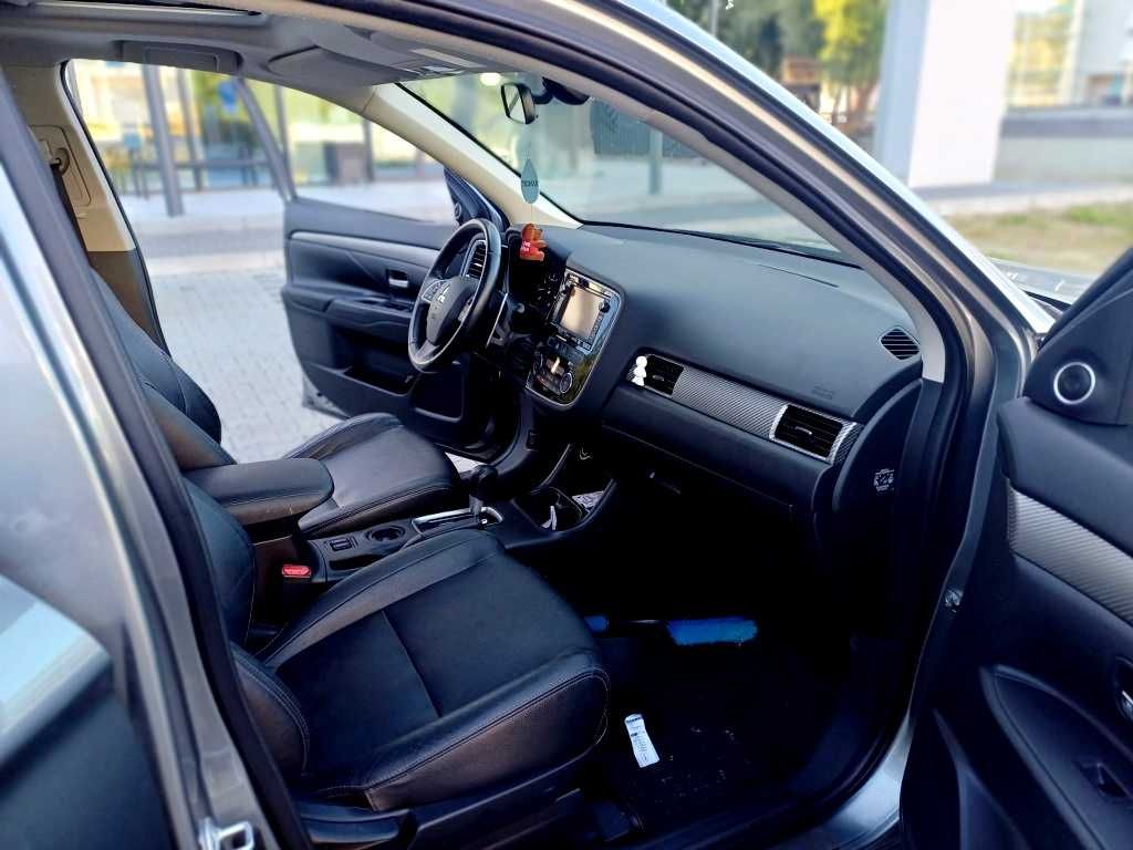 Outlander III 2.0 benzyna automat 7 osob skóra navi