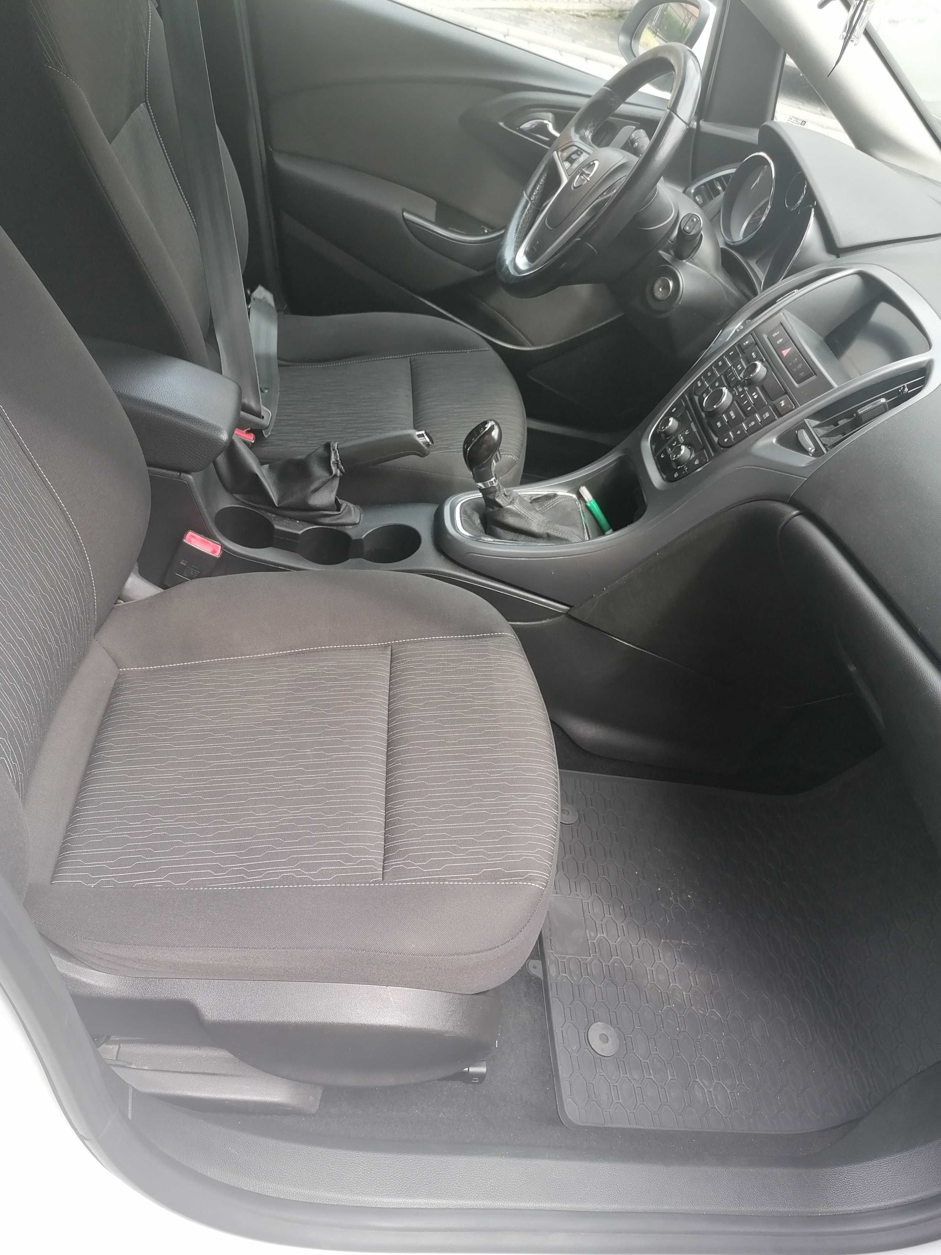 Opel Astra Krajowa z Salonu 2015