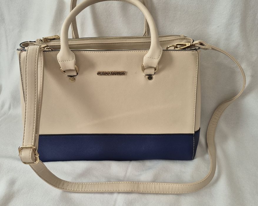 Usztywniana torebka beżowo-granatowa