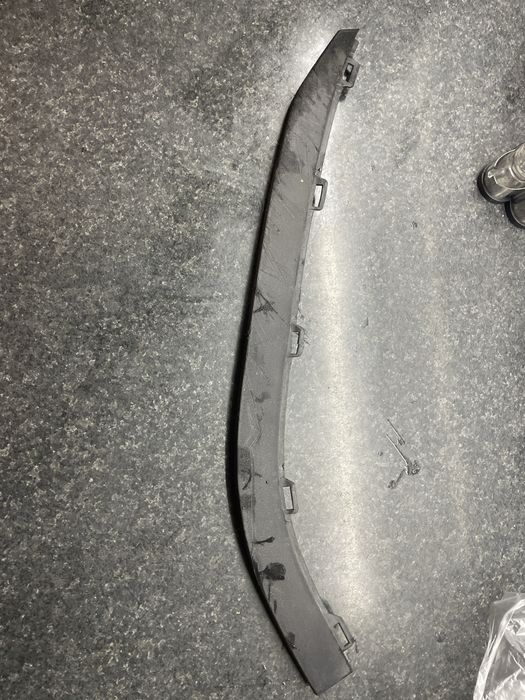 Продам нижнию правую губу Golf 7 GTI