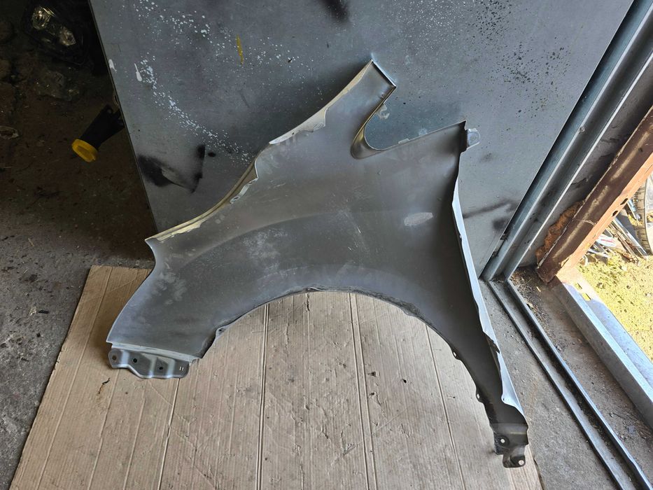 błotnik przód Toyota Verso