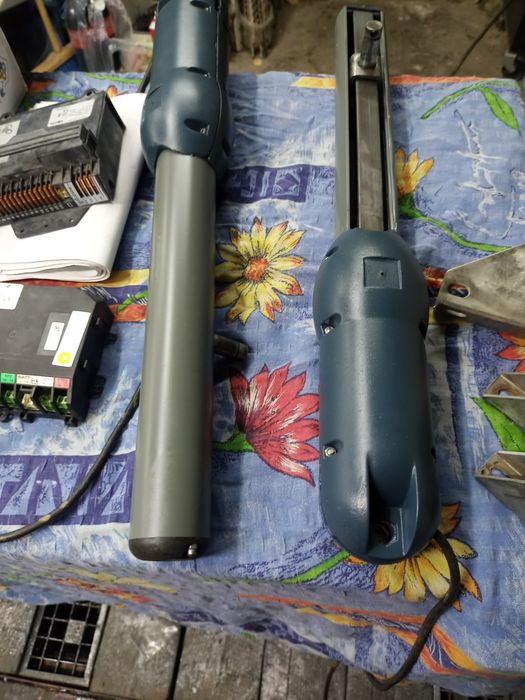 Napęd bramy dwuskrzydlowej somfy sgs 200