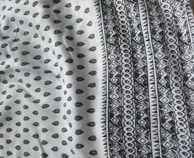 Biała spódnica mini, gumka w pasie, kieszenie, wzory