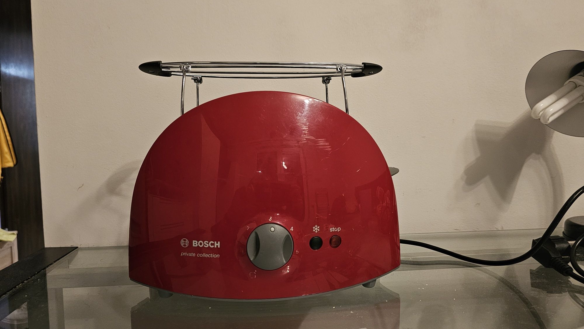 Czerwony Toster Bosch TAT6104/02