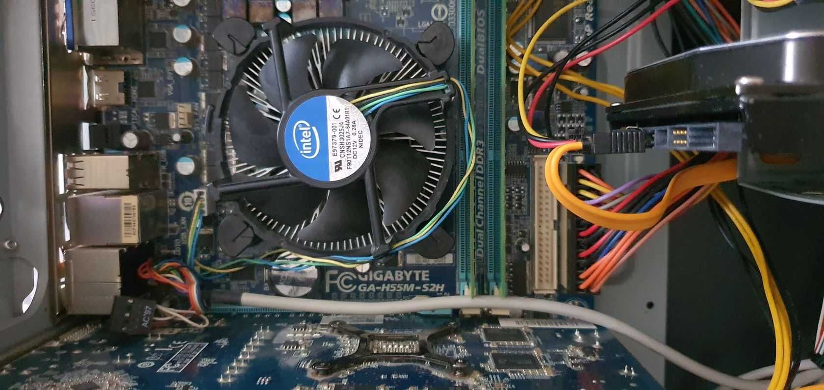 Zestaw komputerowy i5 z monitorem, klawiaturą i myszką