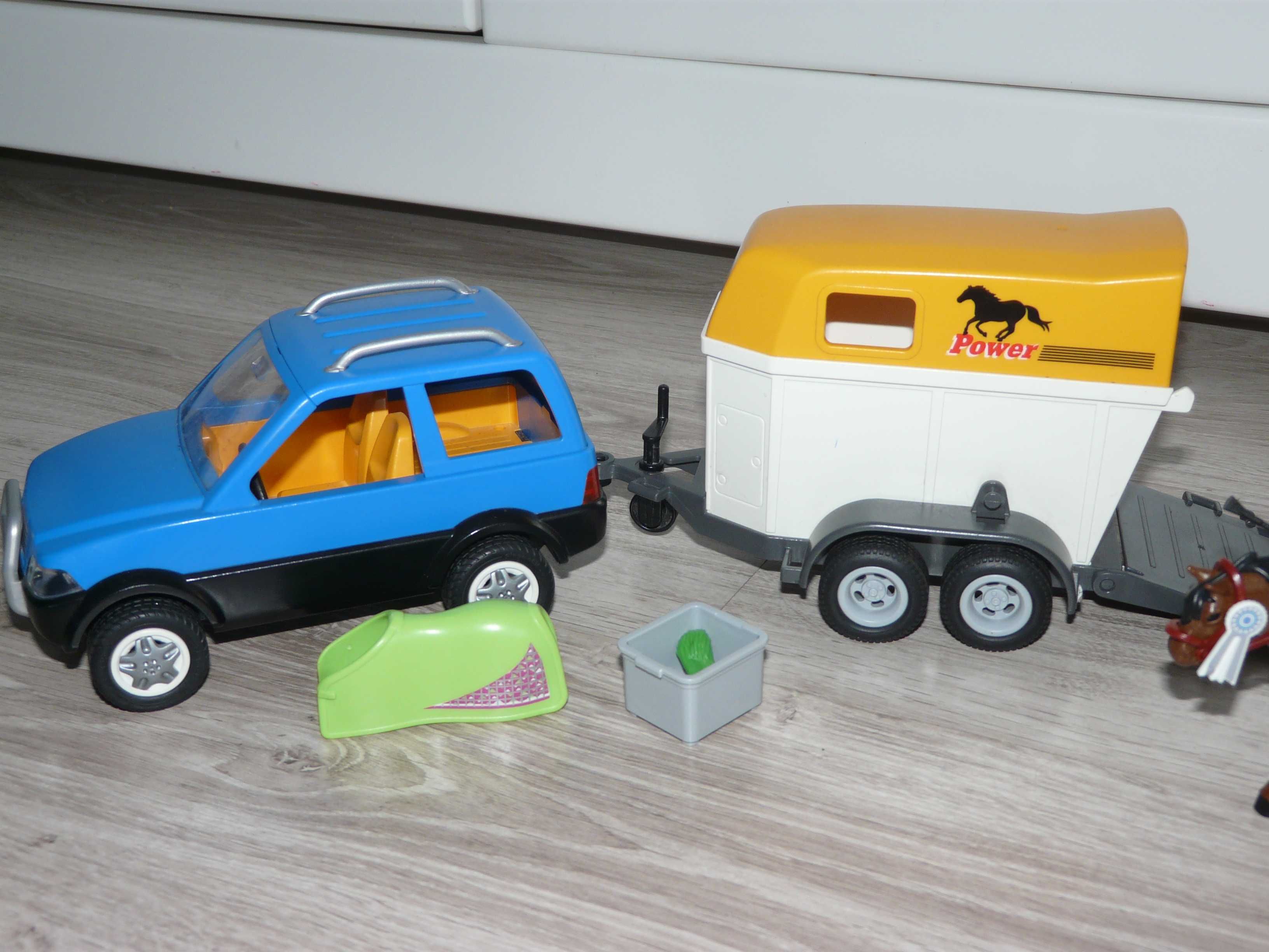 Playmobil auto z przyczepką do przewozu koni