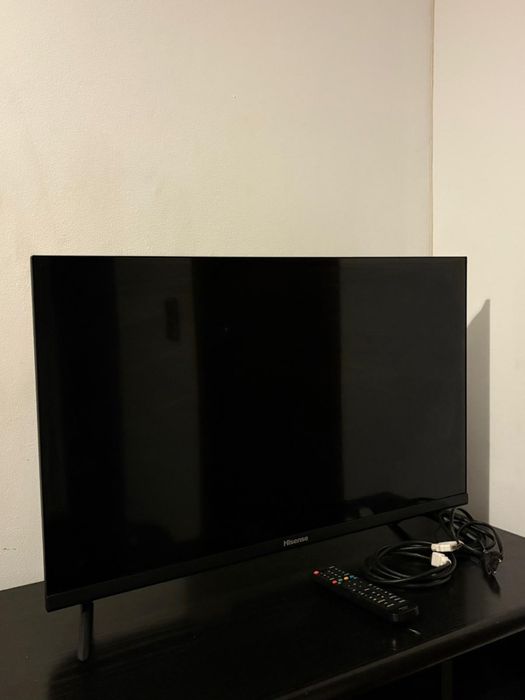TV HISENSE “32” pouco tempo de uso.
