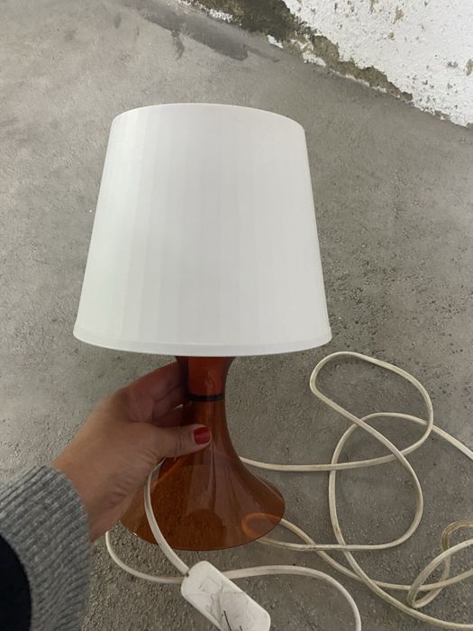 Candeeiro de mesa branco e cor de laranja IKEA. LAMPAN 29 cm