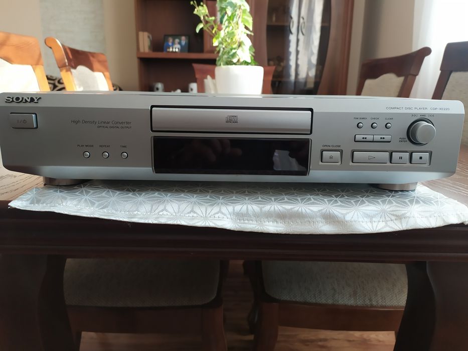 Odtwarzacz CD SONY CDP-XE220