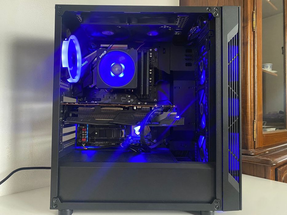 PC Gaming Ryzen 7 2700x/ RX 5700 8GB/ 16GB DDR4