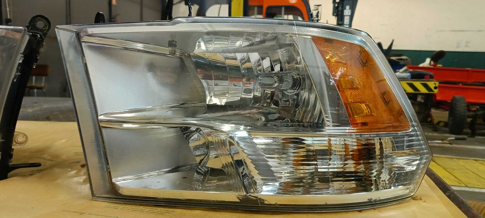 Lampy przód Dodge Ram IV USA
