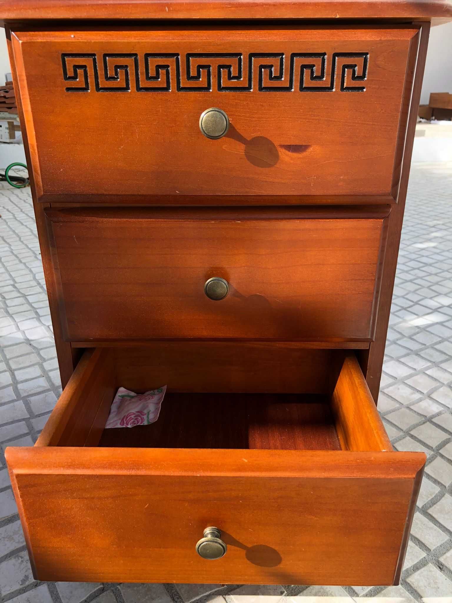 Cómoda e Mesa de Cabeceira (conjunto)