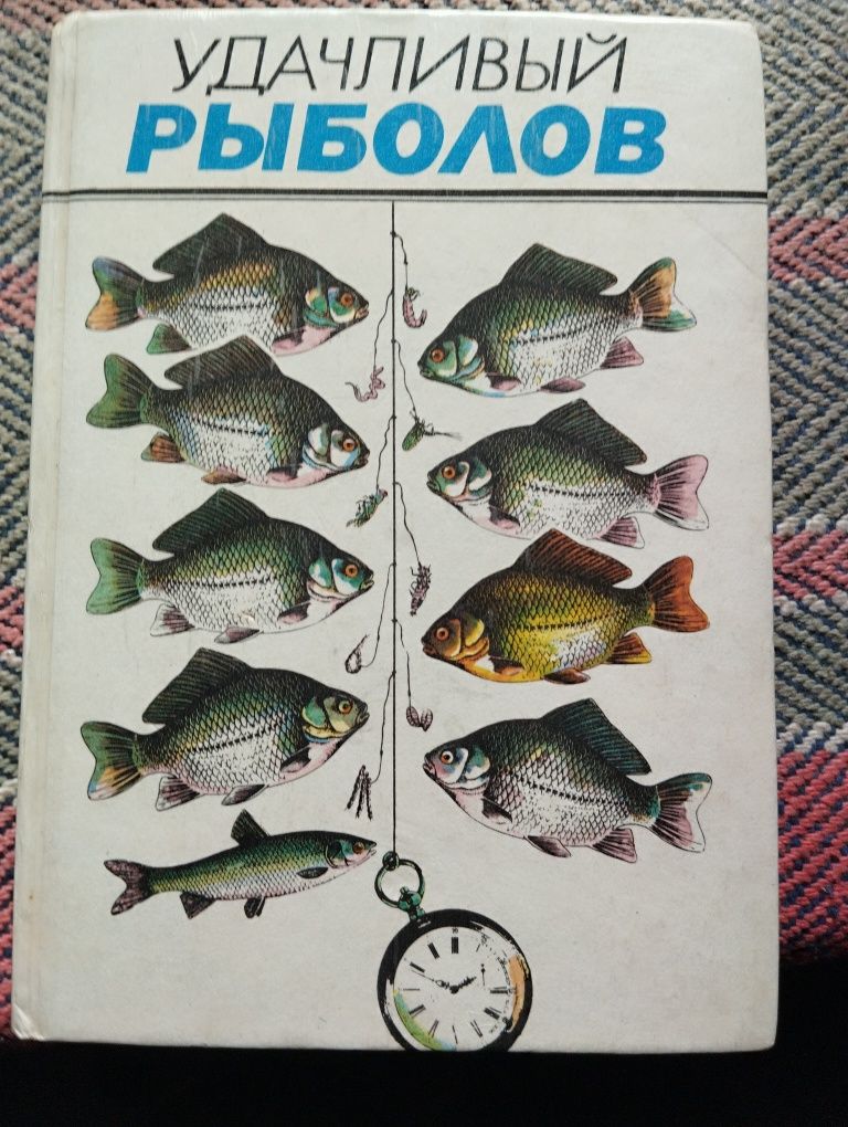 Продам книги старі.