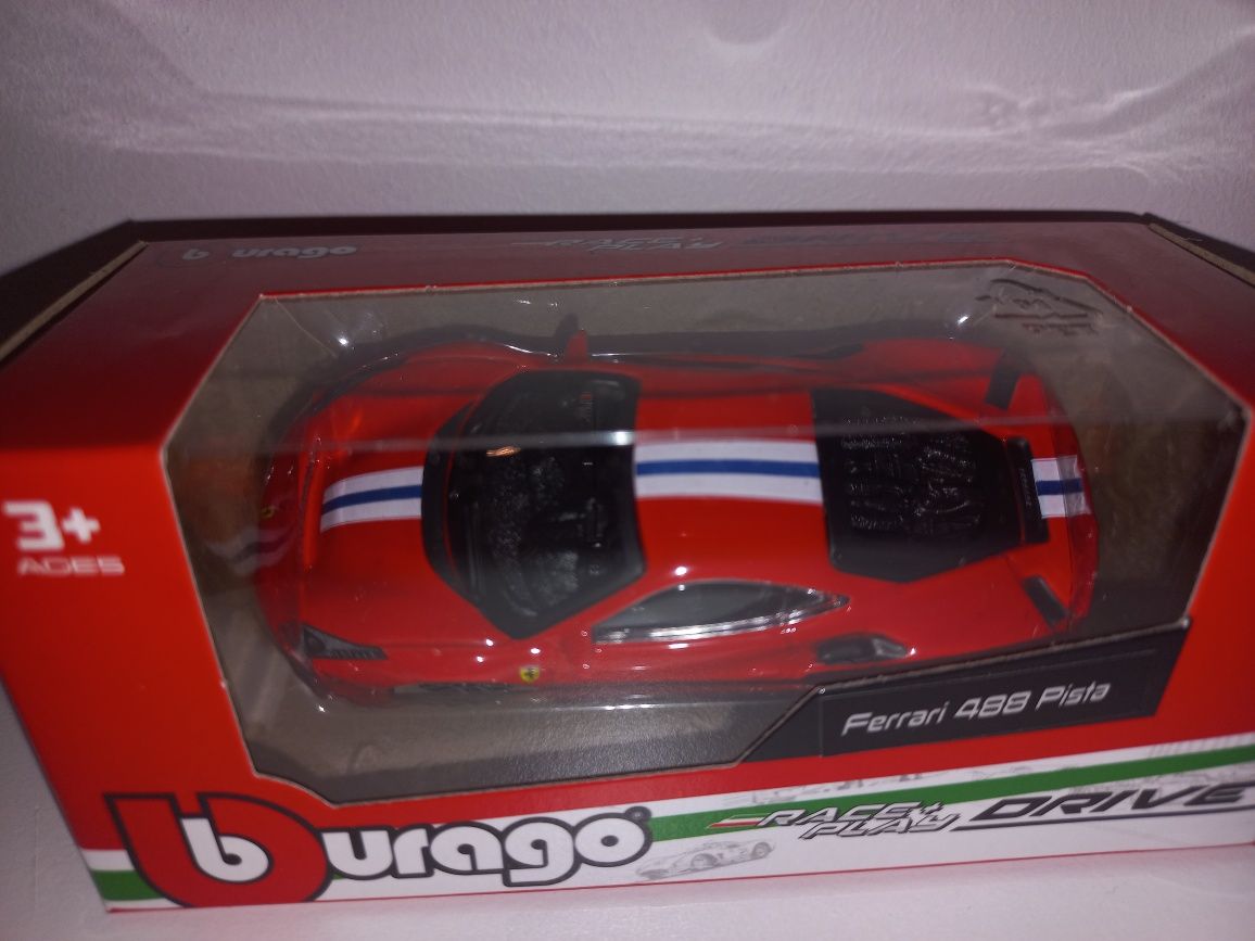 Bburago Ferrari 488 Pista, skala 1:64