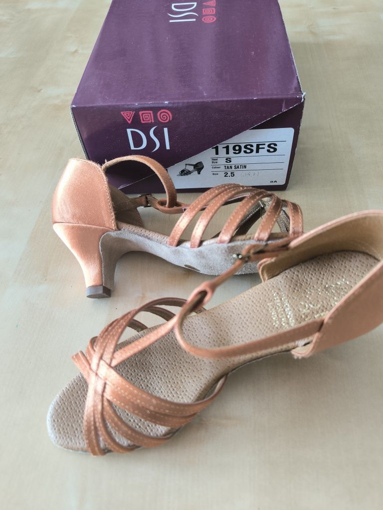Sapatos de dança latinas NOVOS
