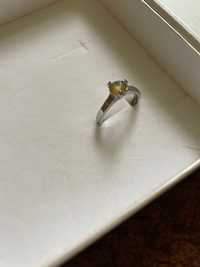 Srebrny pierścionek z oczkiem