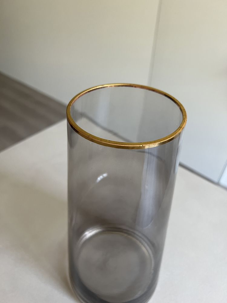 Скляна інтерєрна ваза