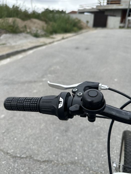 Bicicleta Astro usada, em bom estado